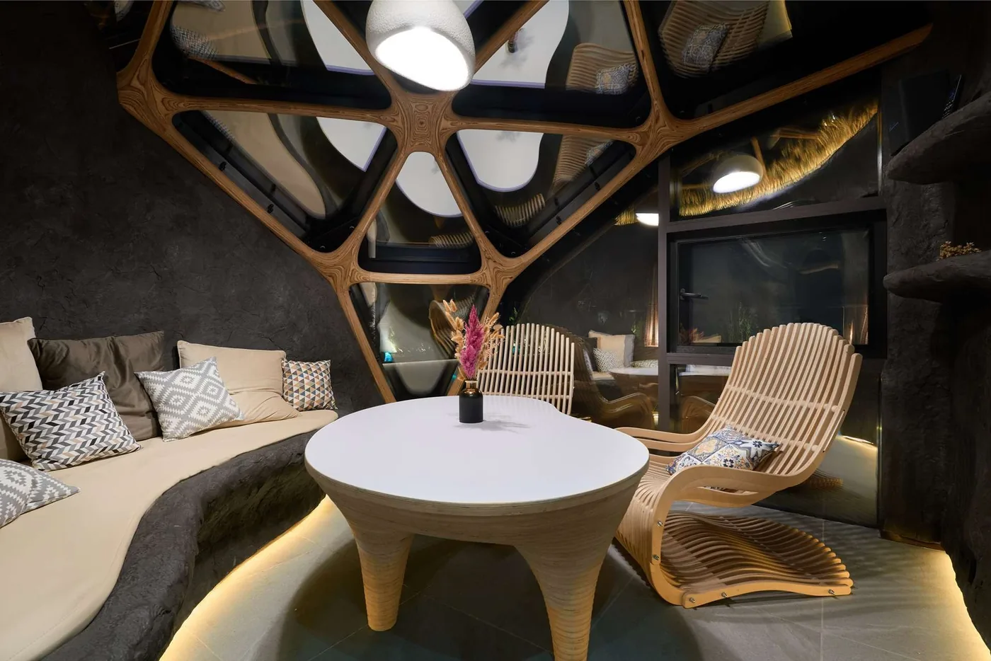 Интерьер SkySpa: глина, дерево и мягкий свет