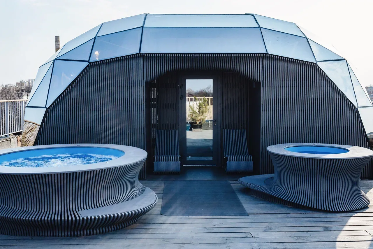 Модуль SkySpa с купелями на деревянной террасе
